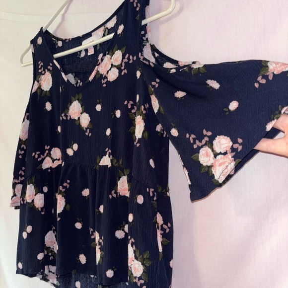 BONGO Women’s Navy and Pink Floral Blouse - Picture 3 of 9